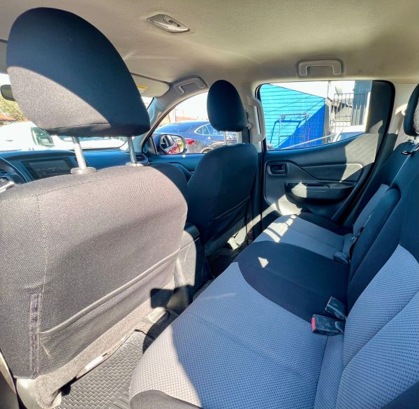 Mitsubishi L200 KATANA CRT 4x4 2023 - Imagen 7