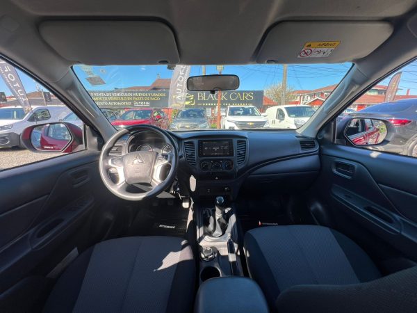 Mitsubishi L200 KATANA CRT 4x4 2023 - Imagen 8