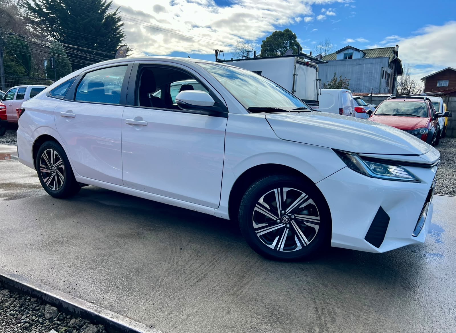 Toyota Yaris 2024 - Imagen 2